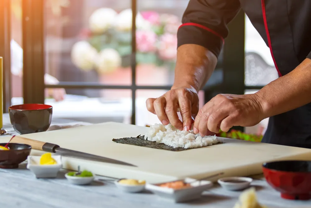 What’s the Difference Between Hand Roll and Sushi Roll?